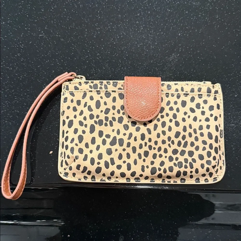 Chic Leopard Print Wristlet with Tan Accent